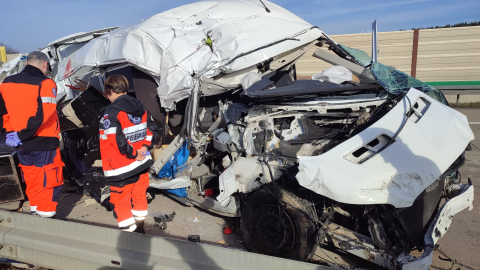 Poważny wypadek na A4 w Zgorzelcu, strażacy dojechali do zdarzenia pod prąd - 2