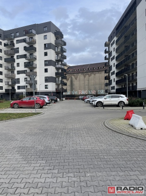 Po piątkowym wypadku przy Rychtalskiej we Wrocławiu. Niezabezpieczony elewator przyciąga młodzież  [WIDEO] - 1