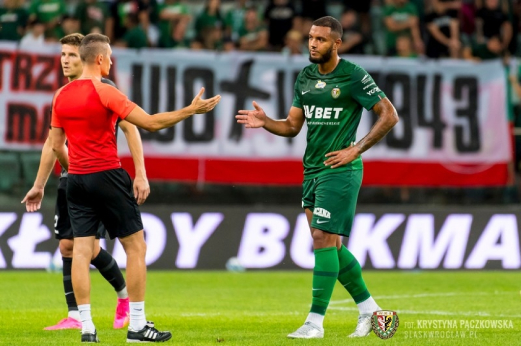 Lider piłkarskiej Ekstraklasy rozstał się z napastnikiem - fot. slaskwroclaw.pl/Krystyna Pączkowska