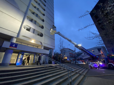 Pożar na wrocławskim Manhattanie. Ewakuowano ponad sto osób [ZDJĘCIA] - 4