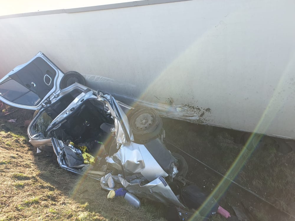 Tragiczny wypadek na A4. Zginęły 3 osoby, 5 jest rannych - fot. Komenda Powiatowa Państwowej Straży Pożarnej w Środzie Śląskiej