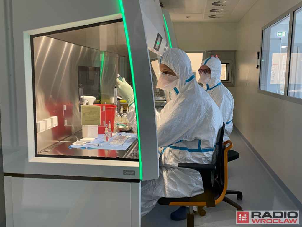 W Jeleniej Górze produkują lek dla pacjentów onkologicznych - fot. RW