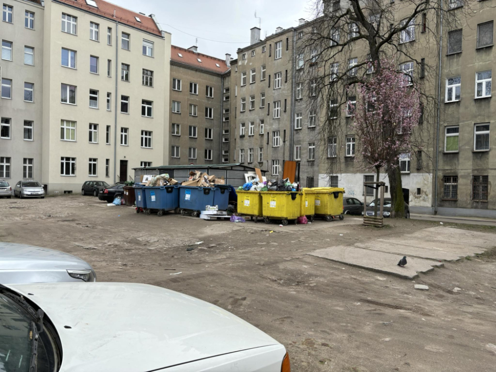 Dzikie wysypiska śmieci zmorą wrocławian – fot. Mateusz Florczyk