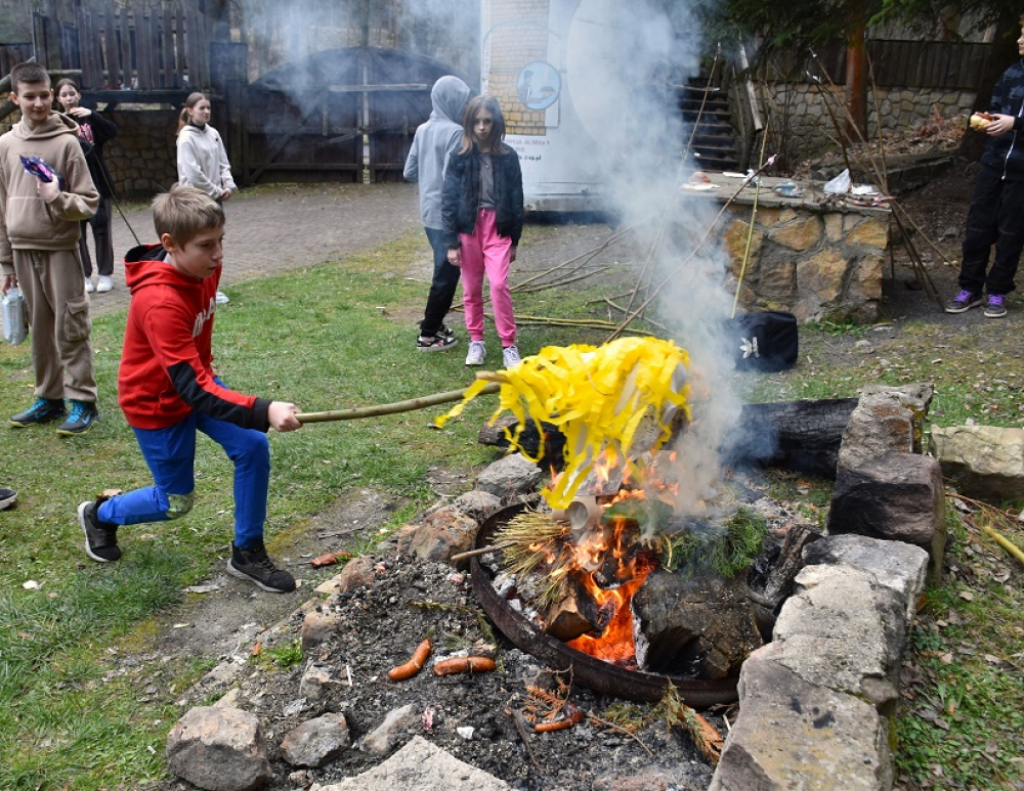 Ekologicznie powitali wiosnę w Leszczynie. Zamiast utopić, spalili Marzannę - fot: materiały prasowe