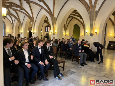 Od 30 lat uczą demokracji i parlamentaryzmu, Młodzieżowa Rada Miasta Wrocławia obchodzi wyjątkowy jubileusz