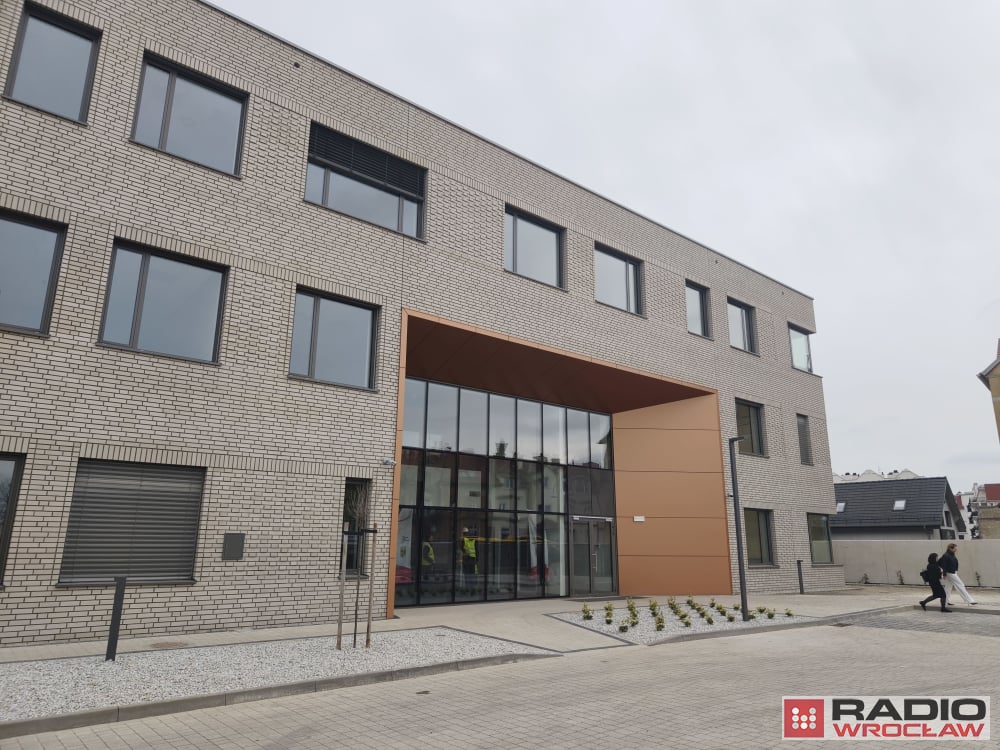 Centrum zdrowia psychicznego dla dzieci i młodzieży w Lubinie już niemal gotowe, pierwsi pacjenci pojawią się w wakacje – fot. Karolina Bieniek / Radio Wrocław