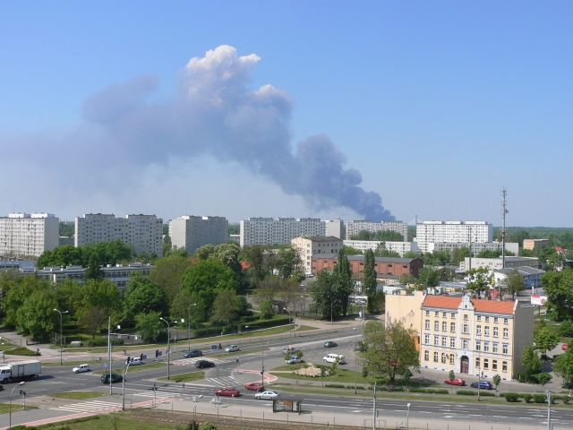 Pożar hali na Maślicach (Zobacz) - 