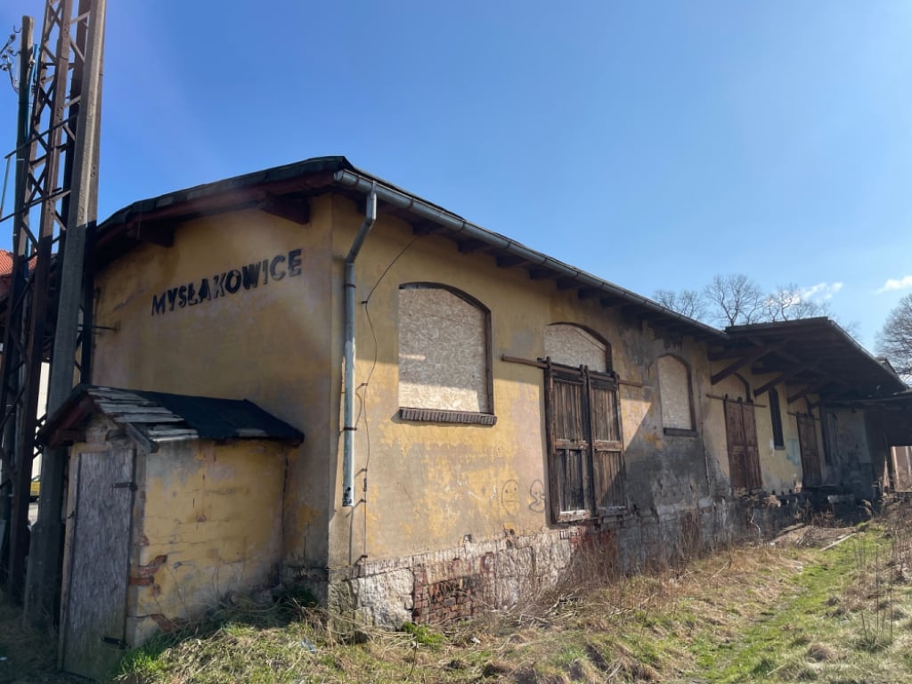 Mysłakowice mają pomysł na dworzec, ale PKP sprzedaje budynek - fot. Jakub Thauer