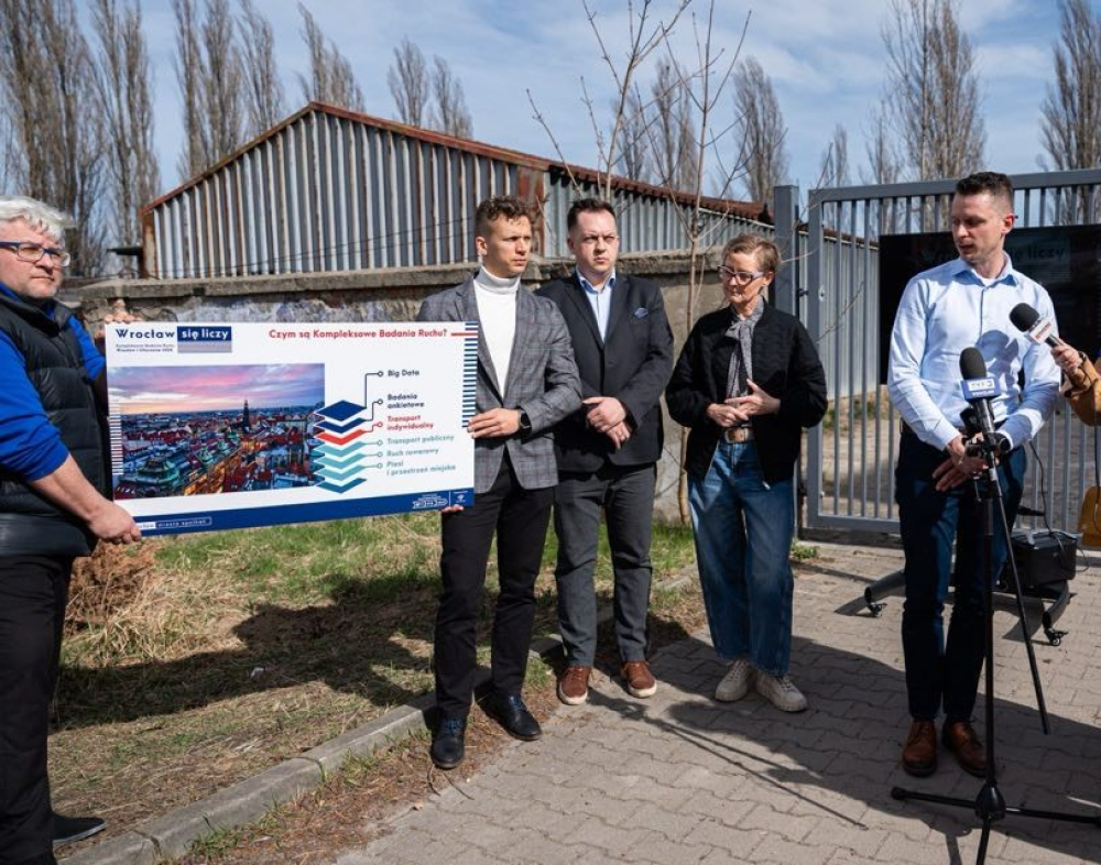 Ile samochodów przejeżdża przez Wrocław? Niedługo ruszą badania - fot. UM Wrocław