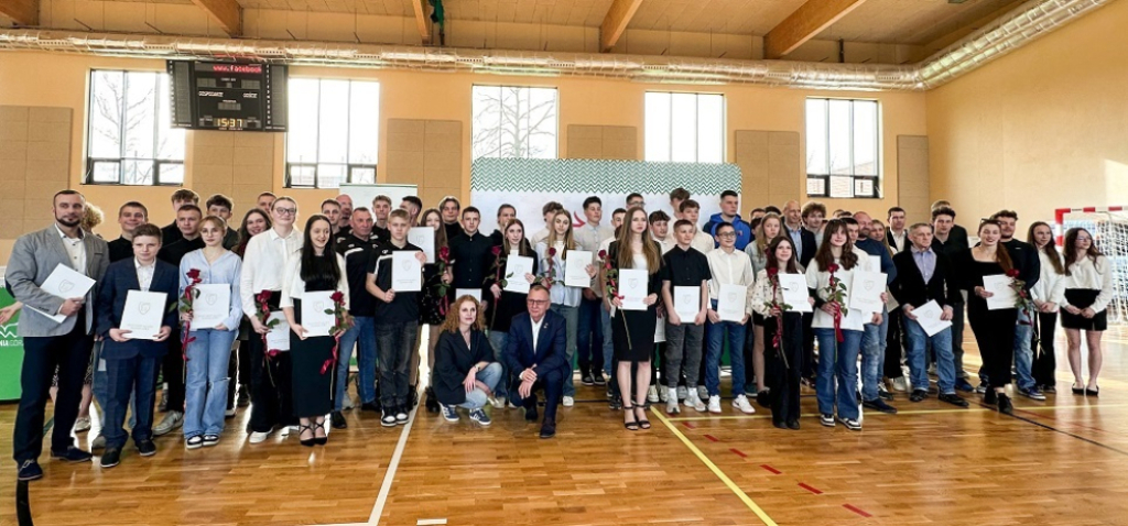 Władze Jeleniej Góry nagrodziły młodych sportowców - Fot: Przemysław Kaczałko