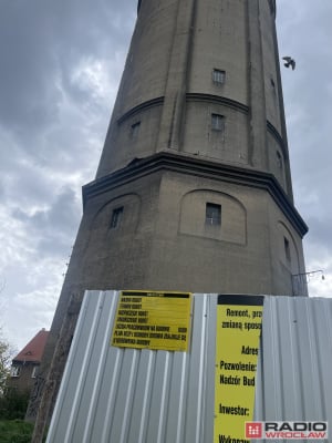 Zabytkowa wieża ciśnień, choć miała być remontowana, stoi i niszczeje [WIDEO] - 0