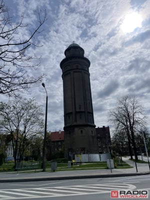 Zabytkowa wieża ciśnień, choć miała być remontowana, stoi i niszczeje [WIDEO] - 2