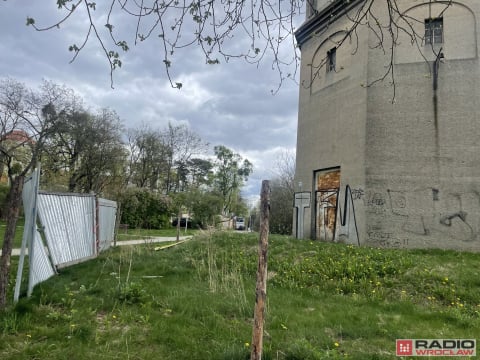 Zabytkowa wieża ciśnień, choć miała być remontowana, stoi i niszczeje [WIDEO] - 4