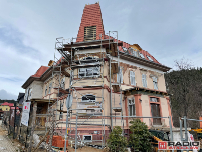 Trwa remont budynku Urzędu Miasta w Karpaczu, będzie kosztował dziesiątki milion&oacute;w
