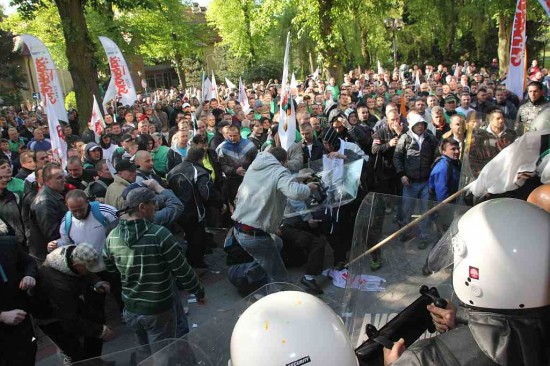 Ostry protest przed KGHM (Zobacz) - 19