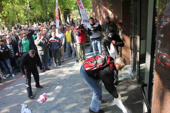 Ostry protest przed KGHM (Zobacz) - 21