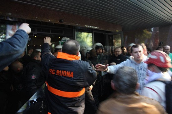 Ostry protest przed KGHM (Zobacz) - 5
