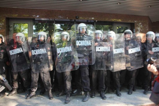 Ostry protest przed KGHM (Zobacz) - 12