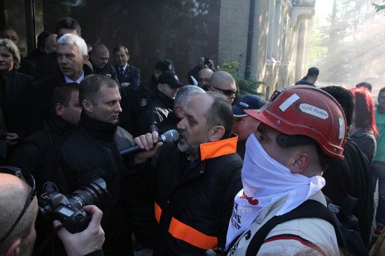 Ostry protest przed KGHM (Zobacz) - 3