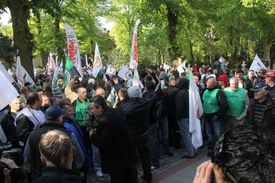 Ostry protest przed KGHM (Zobacz) - 13