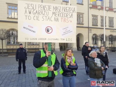TBS porozumiał się z niekt&oacute;rymi lokatorami. Będzie ugoda, a nie proces