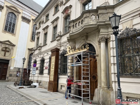 Swastyki na Urzędzie Wojewódzkim? We Wrocławiu ruszyły zdjęcia do tajemniczego serialu - 2