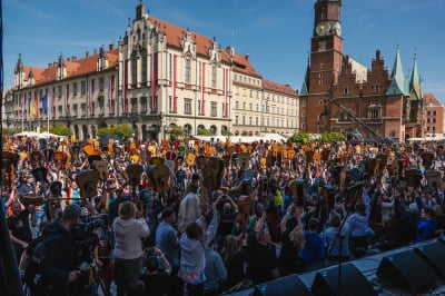 Maj&oacute;wka pod znakiem wydarzeń
