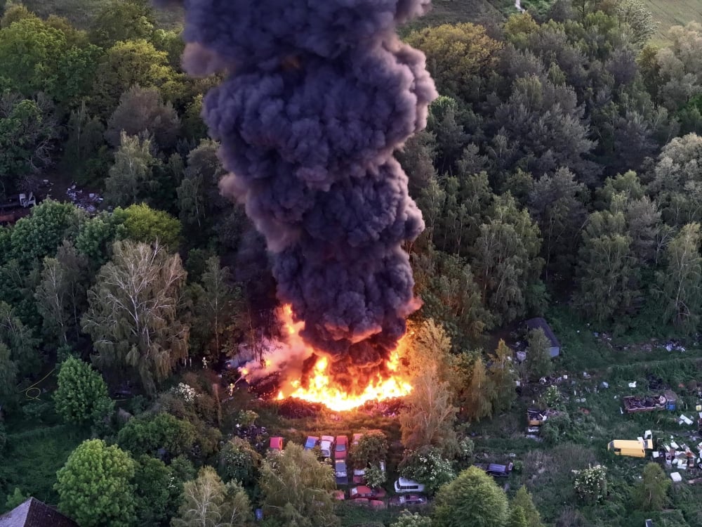 Pożar składowiska odpadów w gminie Milicz - fot. BlueSky Artur Kurzdym