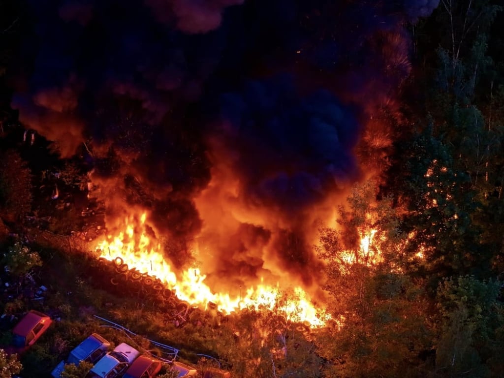 Wieczór zDolnego Śląska: Jakie mogą być przyczyny serii pożarów?  - fot. Bluesky Artur Kurzdym