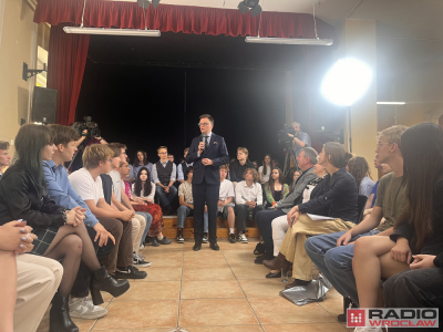 Marszałek Sejmu spotkał się z wrocławskimi licealistami. Wsparł też R&oacute;żę Thun