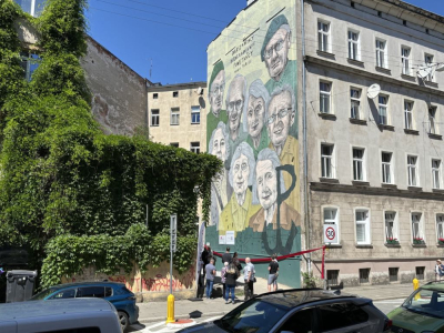 Nowy mural we Wrocławiu. Na malowidle sylwetki powstańców warszawskich