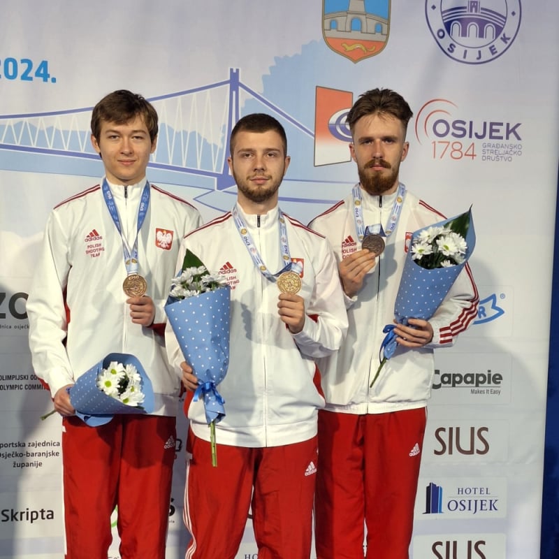 Jakub Goliszek z brązowym medalem strzeleckich mistrzostw Europy w drużynie - fot. Polski Związek Strzelectwa Sportowego