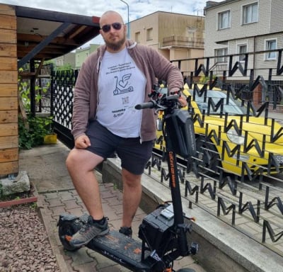 Dla dzieciak&oacute;w z Domu Dziecka przejedzie hulajnogą z Legnicy do Świnoujścia