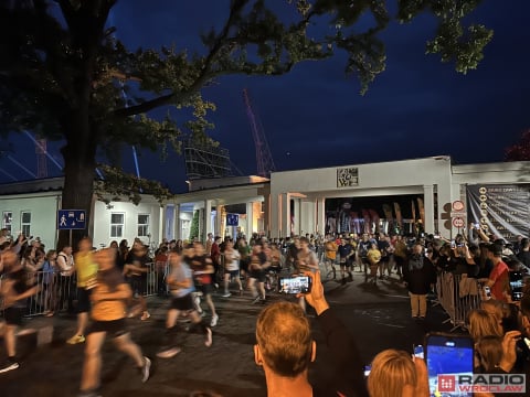 Pobiegliśmy z 10. Wrocław Nocnym Półmaratonem [ZDJĘCIA} - 6
