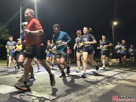 Pobiegliśmy z 10. Wrocław Nocnym Półmaratonem [ZDJĘCIA} - 10