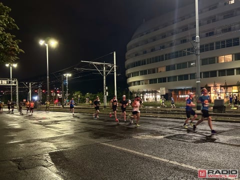 Pobiegliśmy z 10. Wrocław Nocnym Półmaratonem [ZDJĘCIA} - 15