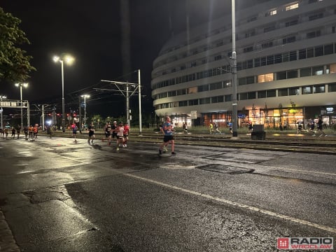 Pobiegliśmy z 10. Wrocław Nocnym Półmaratonem [ZDJĘCIA} - 16