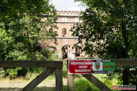 Neogotycki pałac z 1845 roku w Świniarach stanął w płomieniach [ZDJĘCIA] - 6
