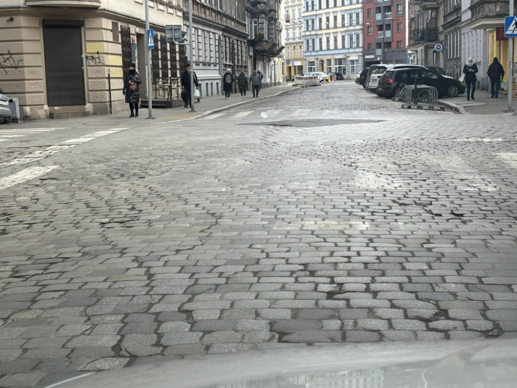 Mieszkańcy Nadodrza skarżą się na stan ulic i chodników - fot. RW