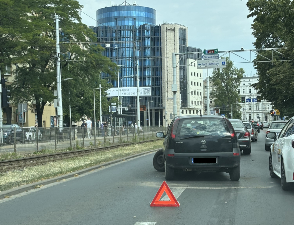 Kolizja w centrum Wrocławia. Utrudnienia na Piłsudskiego - fot. RW