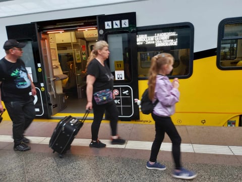 Kolejami Dolnośląskimi nad morze. Drugi rok wystartowało wakacyjne połączenie nad Bałtyk - 2