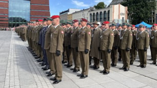 Awans oficerski absolwent&oacute;w Akademii Wojsk Lądowych