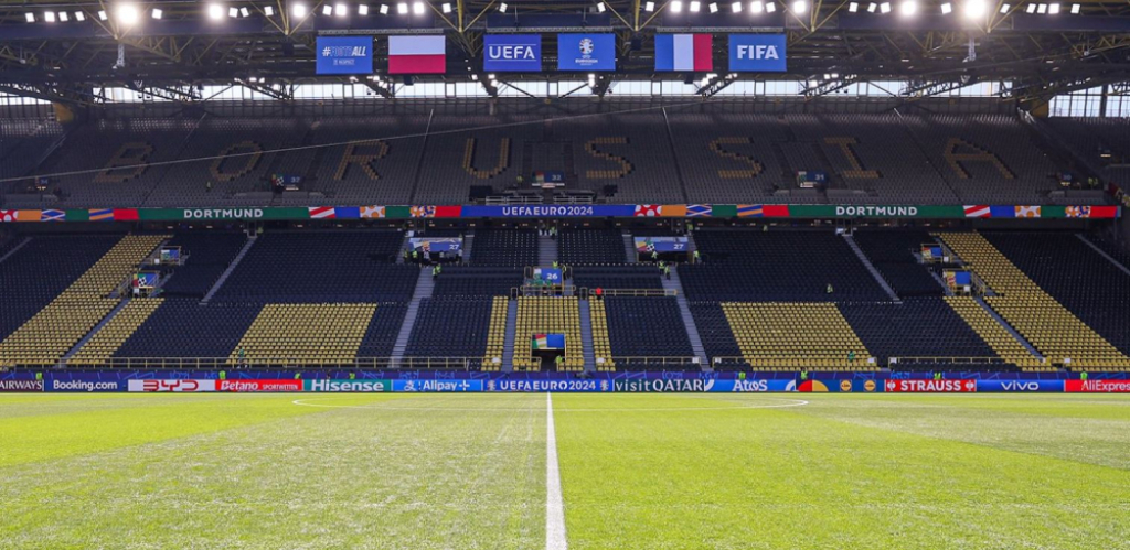 Honorowe pożegnanie z EURO 2024 - fot. Łączy Nas Piłka 