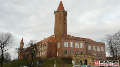 Legniczanie zauważyli pęknięcia w wieży św. Piotra. Czy obiekt jest bezpieczny?