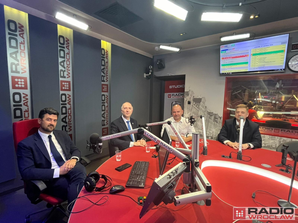 Polityczne potyczki: Jacek Sutryk z wotum zaufania [POSŁUCHAJ] - fot. Joanna Jaros