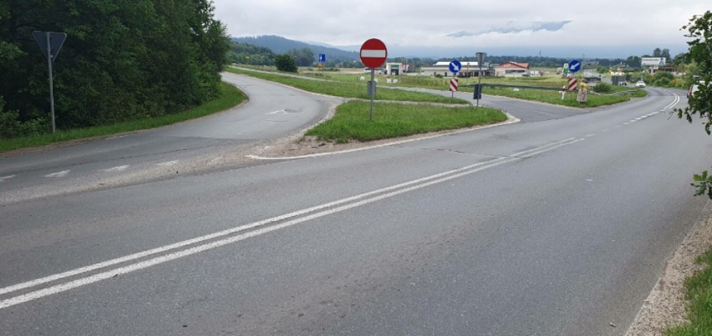 Na niebezpiecznym skrzyżowaniu w Łomnicy powstanie rondo - fot. Powiat Karkonoski