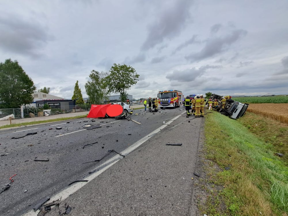 Kolejny śmiertelny wypadek na Dolnym Śląsku. Dwie osoby zginęły na Drodze Krajowej nr 94 - fot. Komenda Powiatowa Państwowej Straży Pożarnej w Środzie Śląskiej