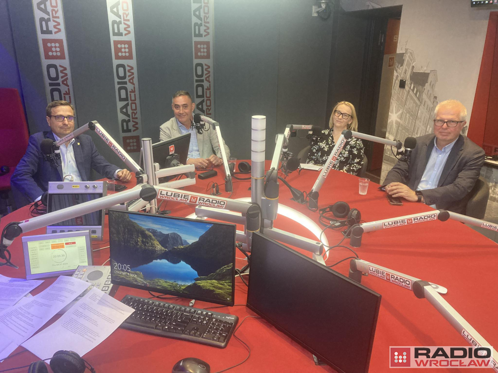 Polityczne potyczki o kopciuchach i budowie spalarni śmieci - fot. RW