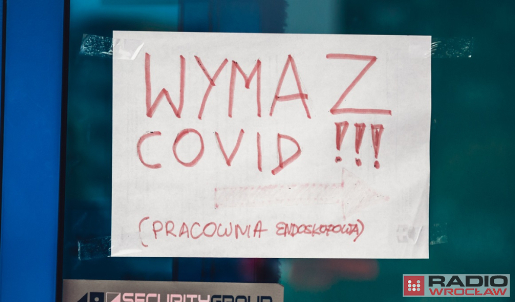 Kupowali zaświadczenia, ale nie przyjęli szczepionek. Odpowiedzą przed sądem - zdjęcie ilustracyjne: fot. RW
