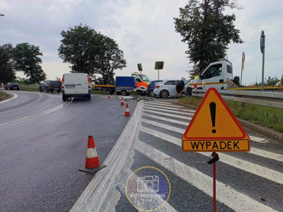 Dwie osob&oacute;wki zderzyły się przed zjazdem z A4